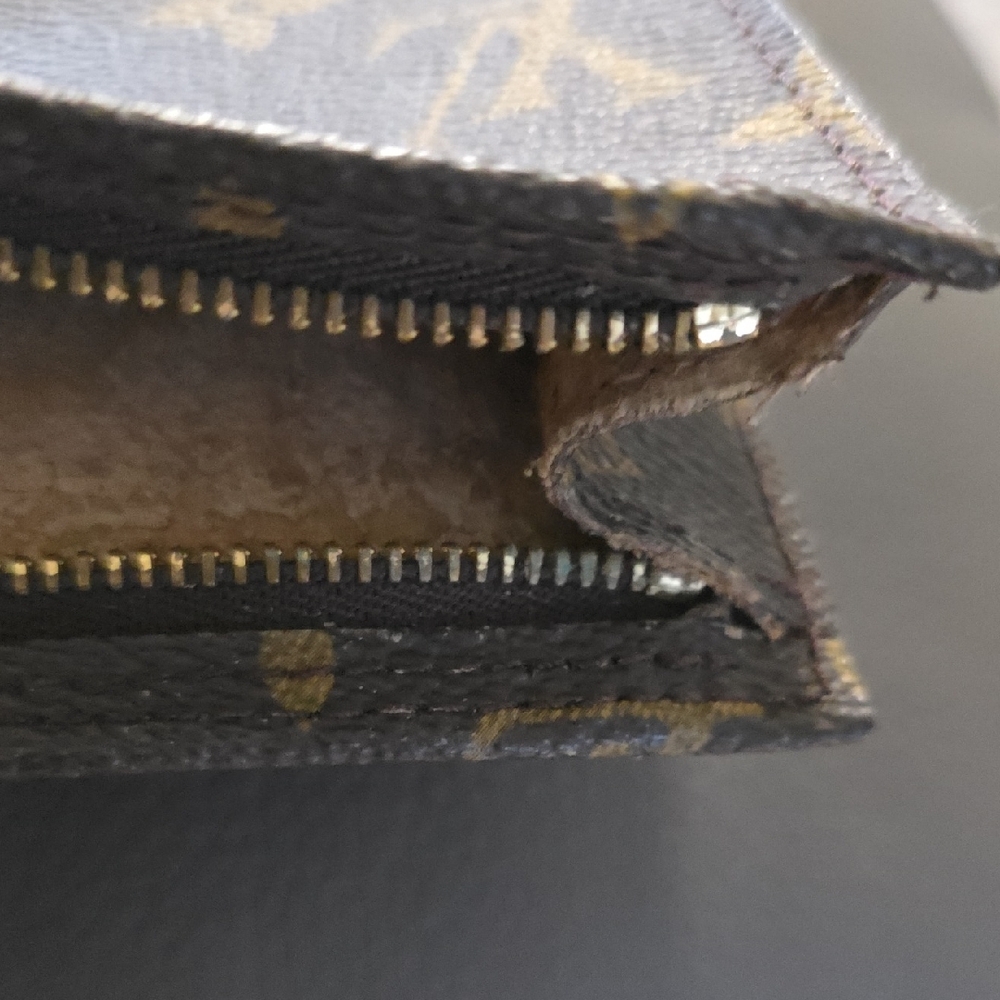 Louis Vuitton Women's Luxury Wallet - Picture 6 of 8